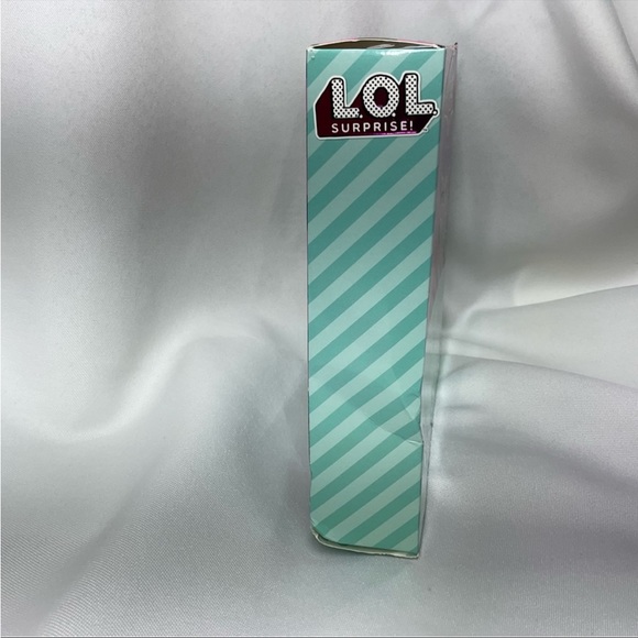 LOL Surprise Beauty Set Bubble Gum Fragrance/Surprise Flavour Glitter Lip Gloss - Picture 7 of 12